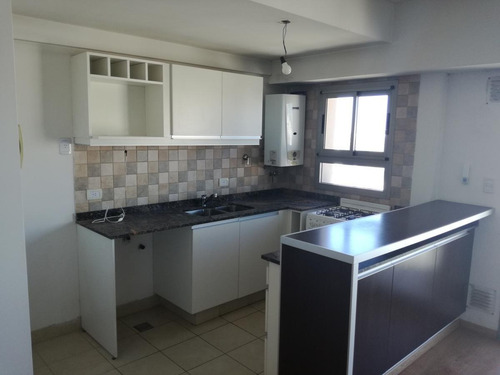 Imagen 6 de 13 de Alquiler, Flores, Departamento De 2 Amb Cfte Con Balcon
