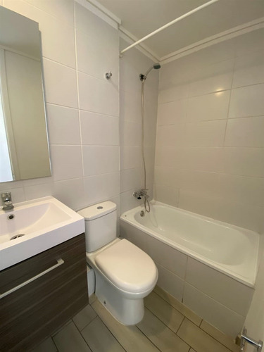 Departamento En Venta De 2 Dorm+2 Baños En Estación Cent
