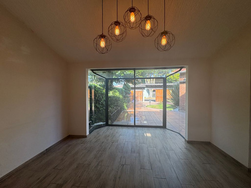 Casa En Venta De 1 Piso En Residencial La Virgen, Metepec, En Frente Del Parque Bicentenario