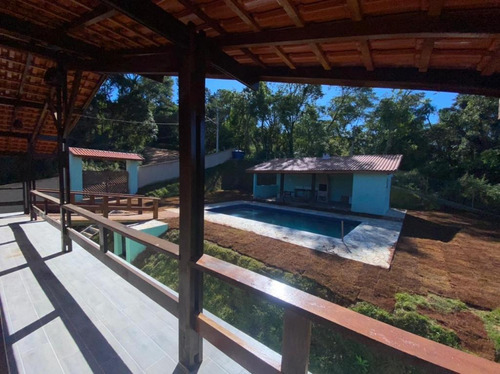 Bela Chácara Área De 3.000 M², Duas Casas 06 Dormitórios !!