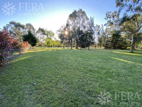 Imagen 1 de 9 de Venta De Terreno En Club Miralagos 1 (28313)