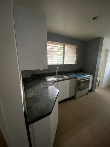 Imagen 12 de 13 de Caurimare, Vendo Apto Actualizado 3hab,2baños 1 Estaciónamie