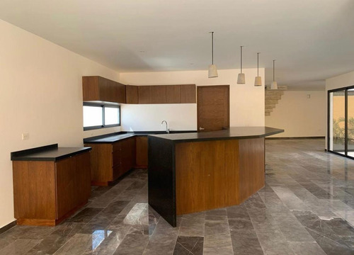 Imagen 6 de 17 de Casa En Venta, 4 Recamaras, Piscina En Lagos Del Sol, Cancún.