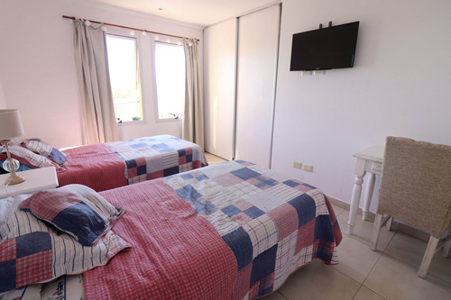Casa 5 Ambientes Muy Luminosa Con Pileta
