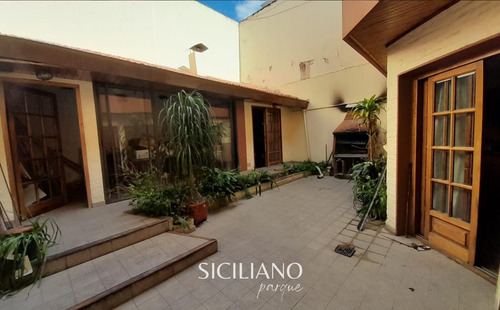Reservado - Casa - Boedo - 4 Amb C/garage, Patio, Balcón, Quincho Y Parrilla S/lote Propio. - 218m²