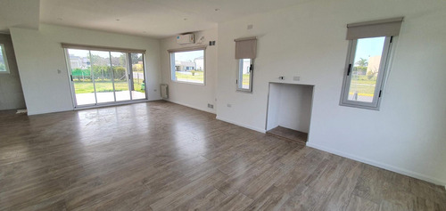Imagen 6 de 30 de Casa 4 Amb Con Pileta Barrio Santa Juana Canning