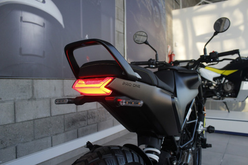 Husqvarna Svartpilen 200-en Stock- 1@@ Fin@nci@da Cu@t@ Fij@