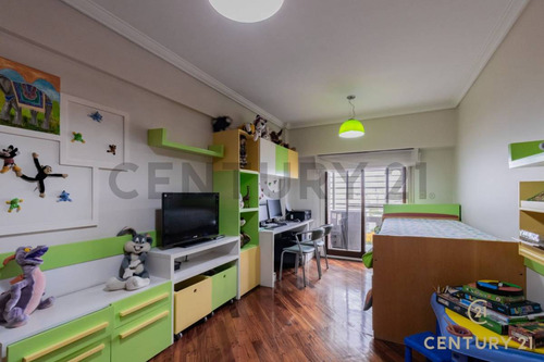 Venta Departamento 4 Ambientes Con Dependencia En Flores Sobre Avenida Avellaneda