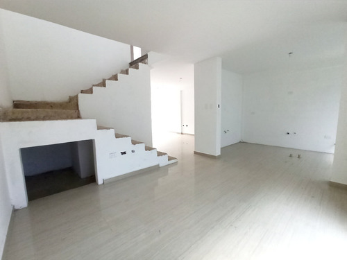 Yosmar Y Fernando Venden Vende Townhouse A Estrenar En Res. Cumbres De La Esmeralda, San Diego.