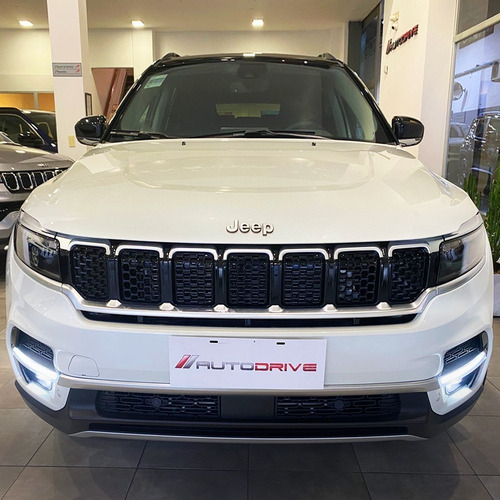 Imagen 2 de 16 de Jeep Commander Limited 2.0 2023 Td380 At9 4x4 7pas C
