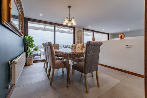 Casa En Venta De 4 Dorm. En Lo Barnechea