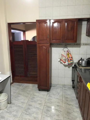 Imagen 6 de 14 de Casa - Venta - La Tablada - 4 Ambientes Con Garaje