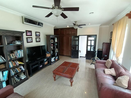 Casa En Lagos Del Sol En Venta