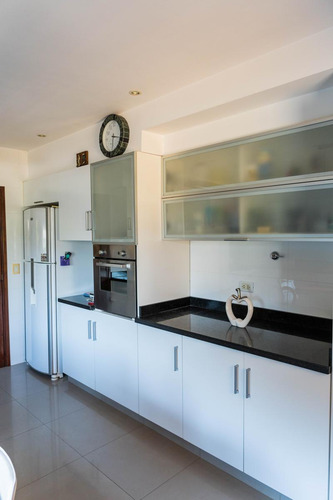 Casa De 4 Dormitorios En Venta En Yerba Buena - Los Olivos