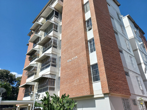 Pent House En Venta En Montalbán De 200 M2 En Edificio Bajo