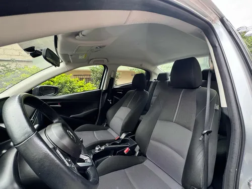 Mazda 2 Hatchback Mecánico