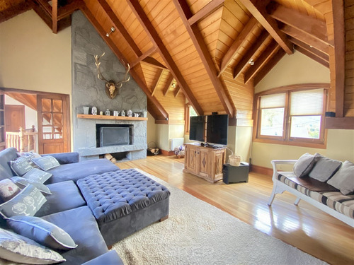 Casa En Venta De 6d En Condominio Los Cantaros. En Temuco