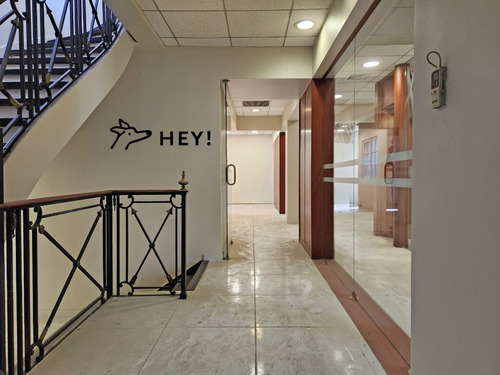 Gran Casona De Estilo Francés Para Uso Comercial