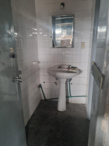 Imagen 11 de 15 de Deposito, Proximo Millan Y San Martin, 1867 M2 , Entrada Contenedores , Oficinas, Baños !!