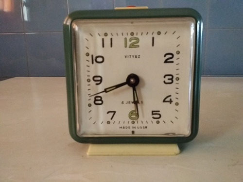 Reloj Antiguo Hecho En La Unión Soviética Urss