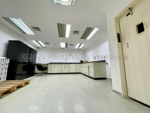 Imagen 10 de 14 de Se Vende Hermoso Edificio De 3 Pisos Ubicado En La Única Calle Industrial De Prados Del Este Código: 22-13487