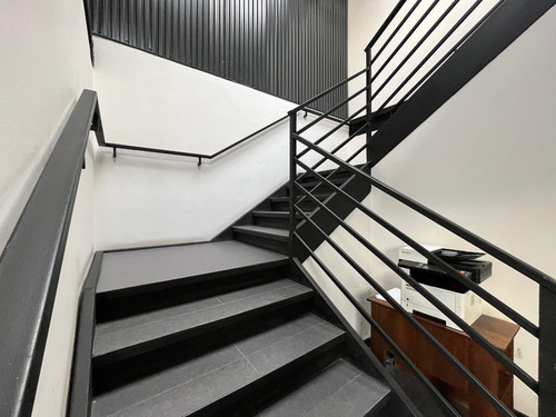 Remodelada Manuel Montt , 290m2 2 Pisos| 2p.libres|5 Priv|6b