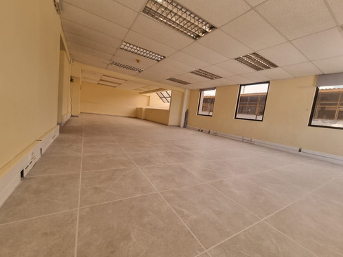 Arriendo Oficina Planta Libre Ubicado En General Borgoño Sec