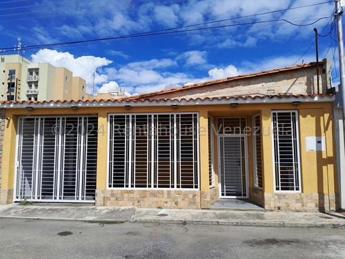 Casa En Venta En La Morita 1, Av. Aragua. Ljsa 24-14717
