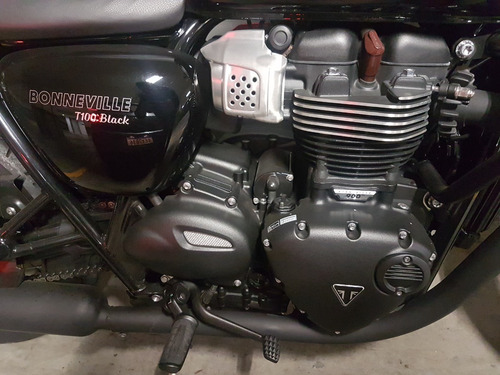 Triumph T100 Bonneville Black