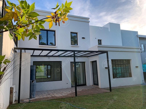 Imagen 2 de 11 de Casa En Venta De 4 Ambientes En Hudson Chico! Estilo Tradicional!! 20% Off