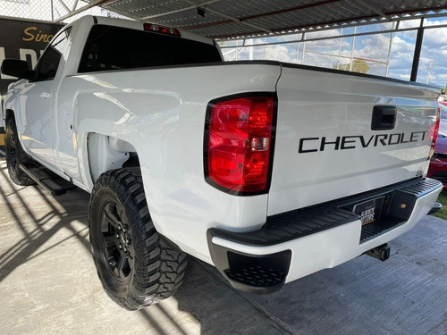 Imagen 5 de 12 de Chevrolet Silverado 2017 5.3 Ls Cab Reg Aut. 8 Cil.