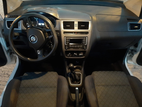 Imagen 6 de 8 de Volkswagen Fox 2016 1.6 Comfortline