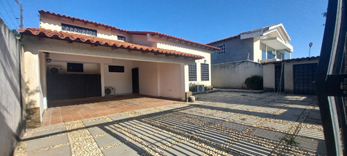 Imagen 4 de 12 de Linda, Cómoda Y Amplia Casa Ideal Para Vivir O Vacacional En Juangriego #2916