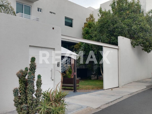 Casa En Venta En Privada Juriquilla