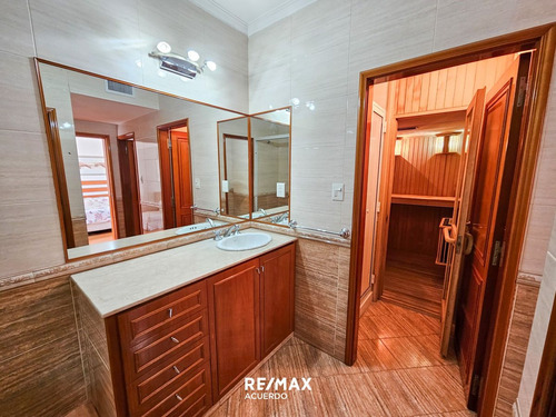 Vende Casa P. Alta 3 Dorm. + Cocheras San Nicolas