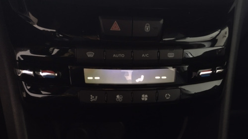 Peugeot 208 1.6 Feline Tiptronic - 120585 - C