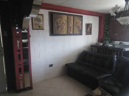 Imagen 5 de 6 de Apartamento En Charallave Centro. 2 Hab. Gran Oportunidad