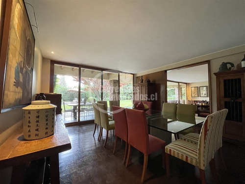 Casa En Venta De 6 Dorm. En Lo Barnechea
