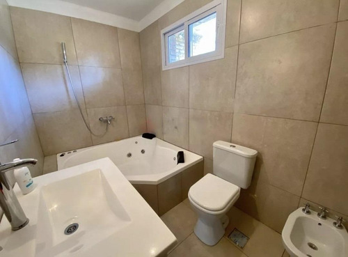 Casa En Venta - 4 Dormitorios 4 Baños - Cochera - 2.750mts2 - Pilar
