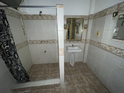 Imagen 27 de 30 de Alquiler Apartamento 4 Dormitorios Centro Montevideo