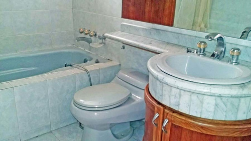 Imagen 8 de 14 de Alquilo Cómodo Apartamento En Campo Alegre, 220 M2 0414-2556480