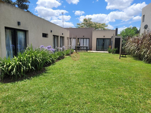 Casa En Venta En Santa Guadalupe, Pilar Del Este, Pilar