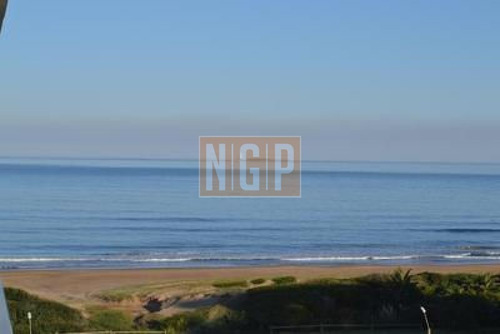 Divino Frente Al Mar- Ref: 5946