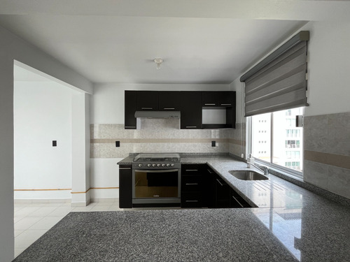 Casa En Privada, Ubicada A Un Costado Del Outlet De Punta Norte.