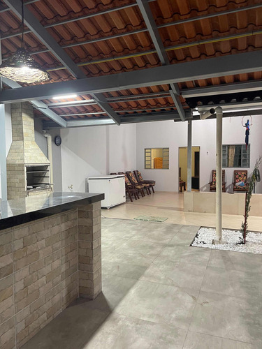 Casa 3 Suítes E 2 Quartos , 2 Banheiros Externos No Galpão!