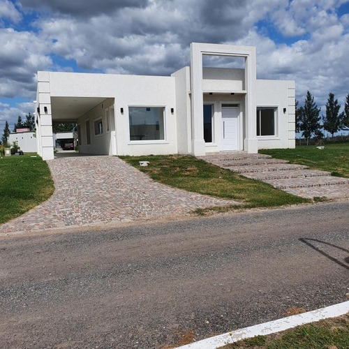 Imagen 3 de 12 de Casa En Cruz Del Sur - San Vicente - Canning