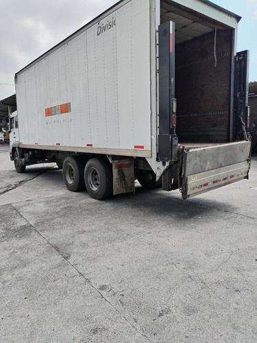 Freightliner 360-2528 Modelo 2018 Con Caja Seca Y Rampa