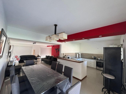 Casa En Venta - 4 Dormitorios 4 Baños - Necochea