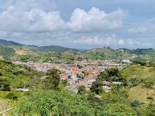 Se Vende Lote Con Vista Al Parque En San Roque, Antioquia