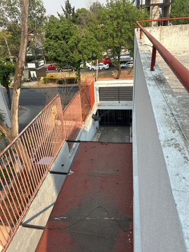 Casa Con Uso De Suelo Para Oficinas 839 M2 En Las Lomas De Chapultepec.